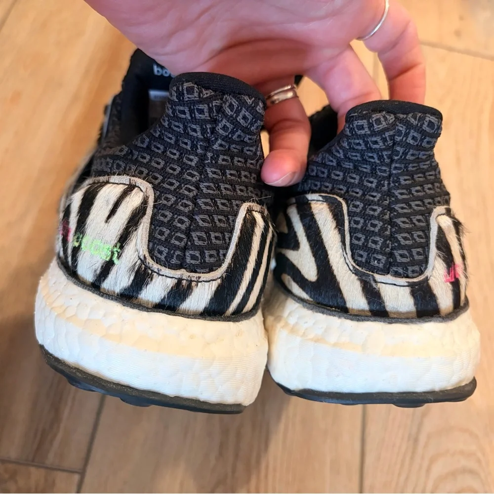 Adidas Zebra ULTRABOOST Size 7.5 Women's Sneakers - Picture 6 of 7